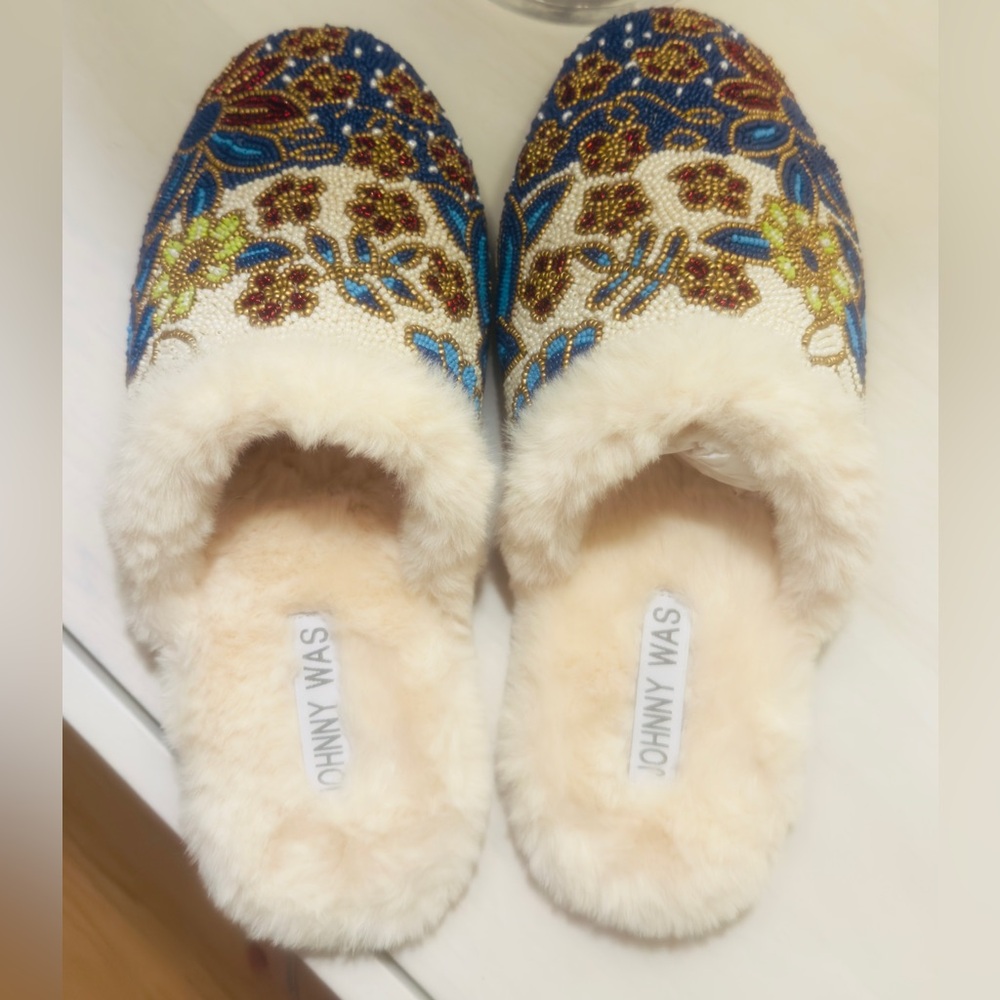 🎁 Johnny Was beaded Slippers NWT